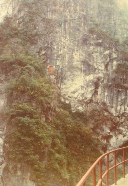 moutain2.jpg (303371 bytes)